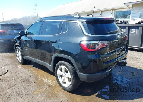 2021 Jeep Compass Latitude 4X4 z USA, uszkodzony, nr VIN 3C4NJDBB8MT558325